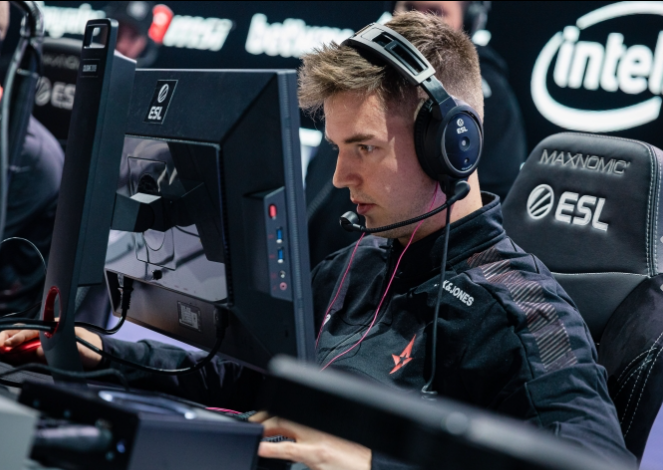 由于俱乐部 由于俱乐部