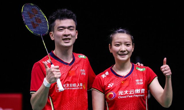 球迷狂欢的 球迷狂欢的